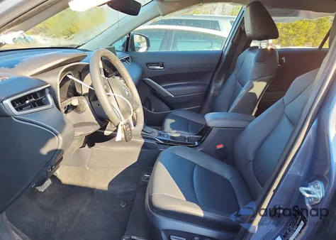 2024 Toyota Corolla Cross Xle z USA, uszkodzony, nr VIN 7MUDAABG5RV101310